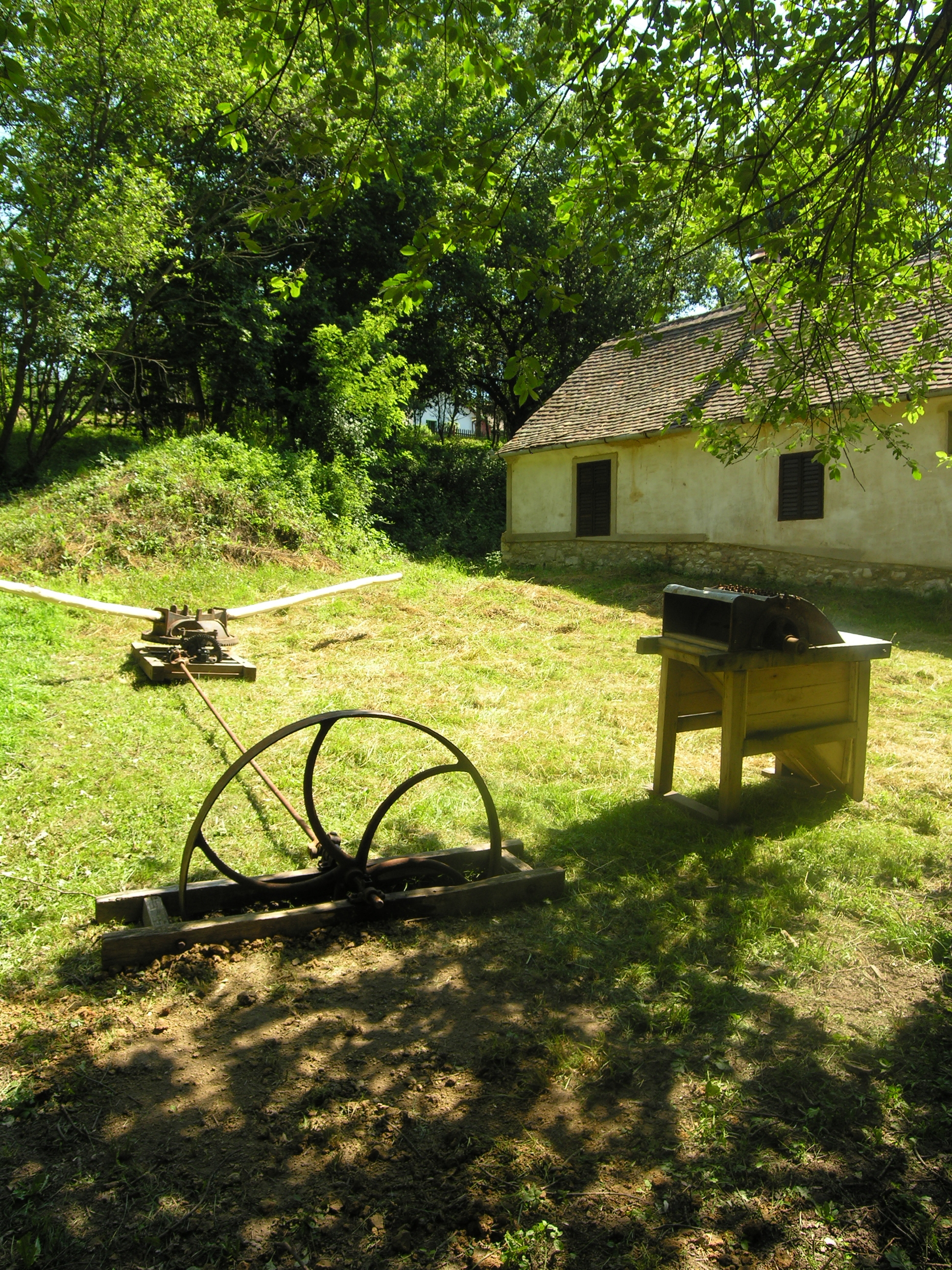 Járgány és Esőbeálló